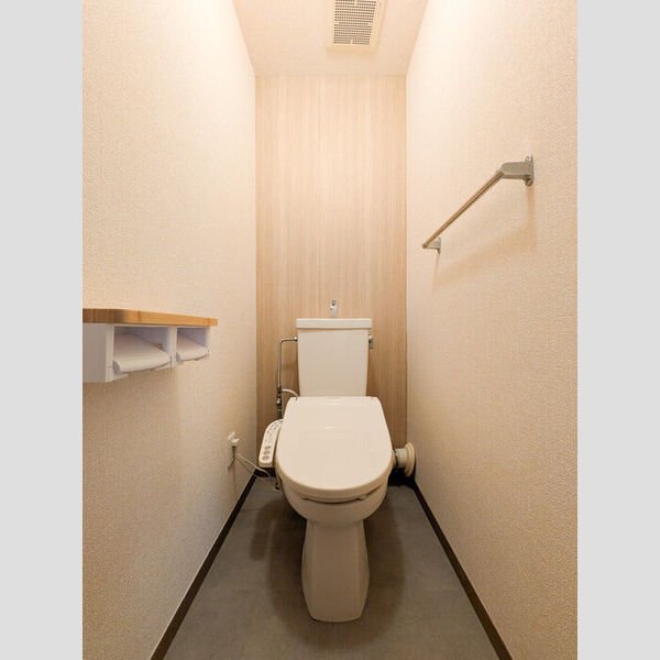 トイレ (トイレ)