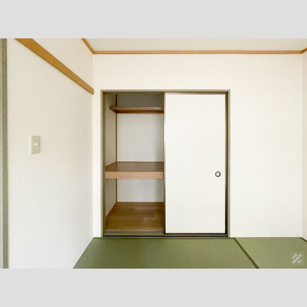 収納 (押入)