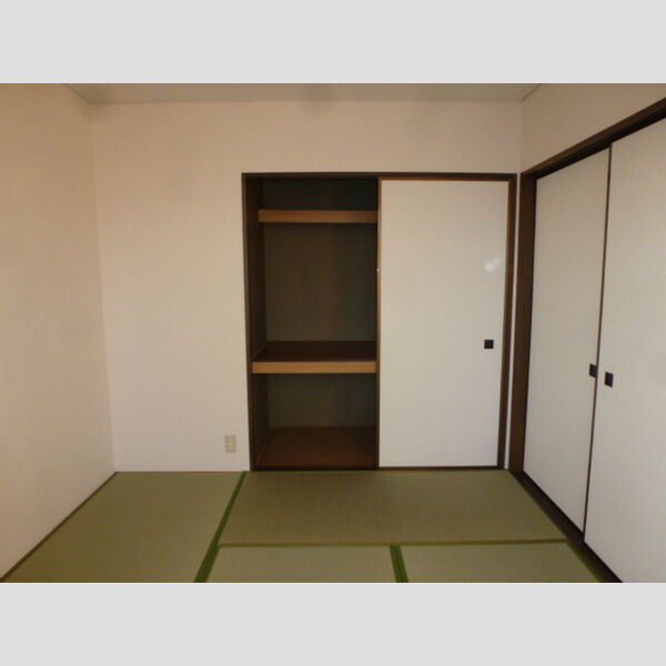 収納 (押入)