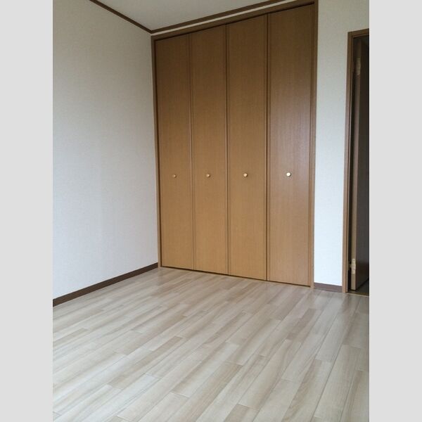 その他 (洋室収納)