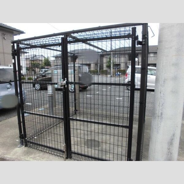 現地周辺 (ゴミ集積所)