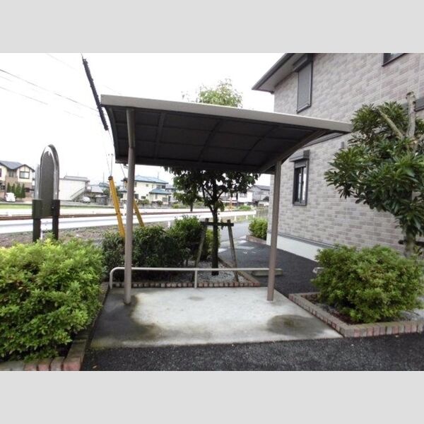 現地周辺 (駐輪場)