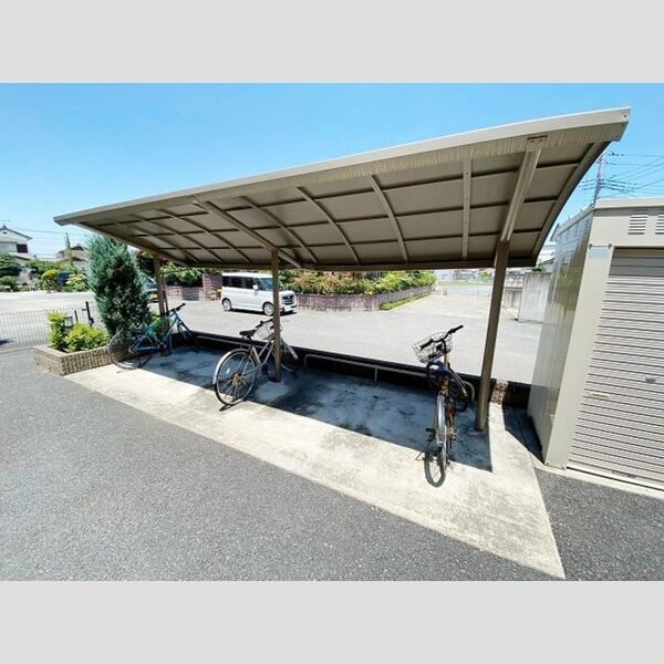 現地周辺 (駐輪場)