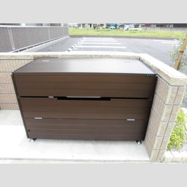 現地周辺 (ゴミ集積所)