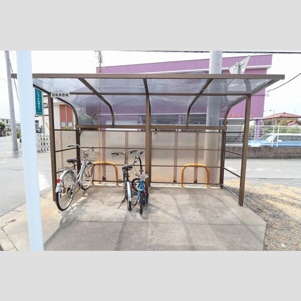 現地周辺 (駐輪場)