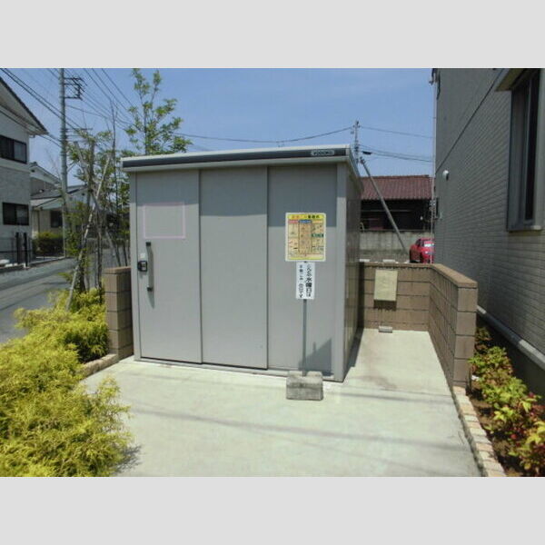 現地周辺 (ゴミ集積所)