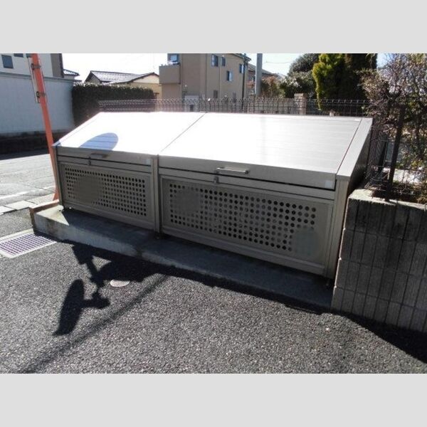 現地周辺 (ゴミストッカー)