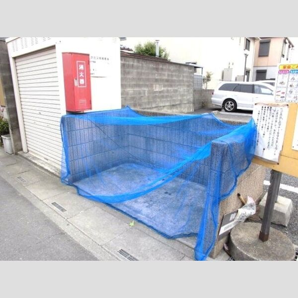 現地周辺 (ゴミ集積所)