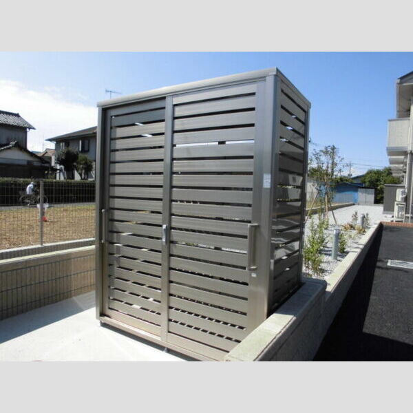 現地周辺 (ゴミ集積所)