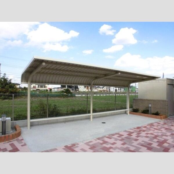 現地周辺 (駐輪場)