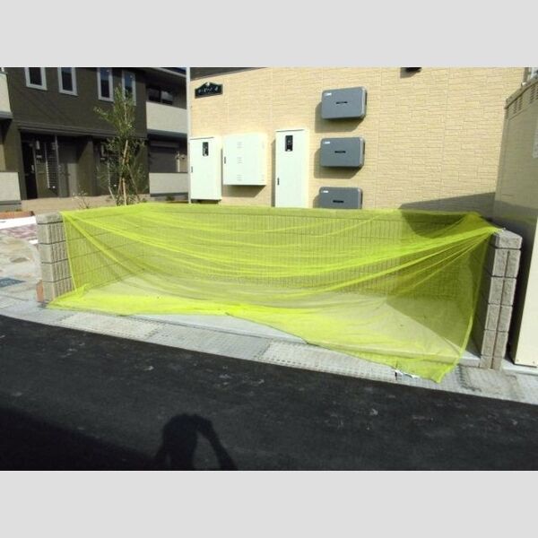 現地周辺 (ゴミ集積場)