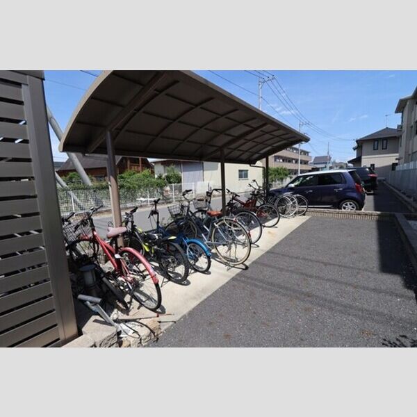 現地周辺 (駐輪場)