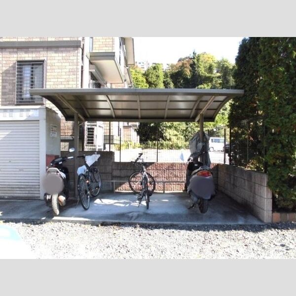 現地周辺 (駐輪場)