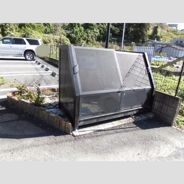 現地周辺 (ゴミ集積場)