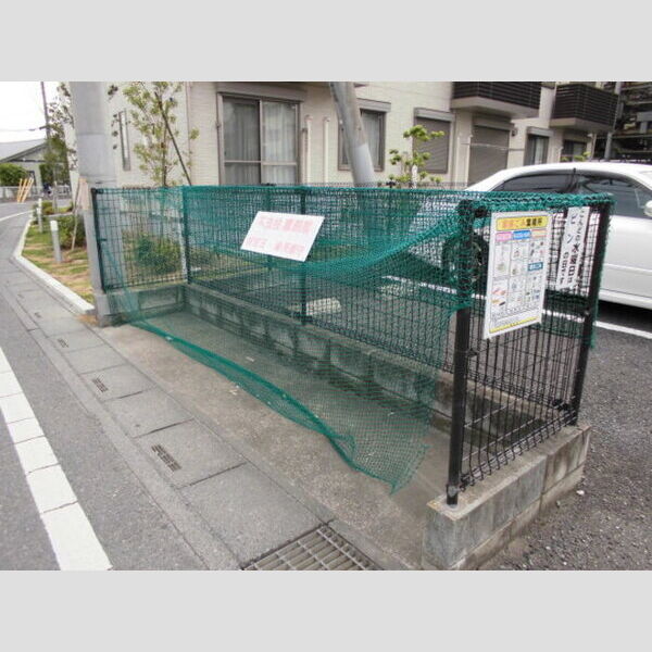 現地周辺 (ゴミ集積所)