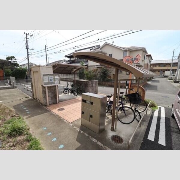 現地周辺 (駐輪場)