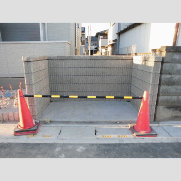 現地周辺 (ゴミ集積場)