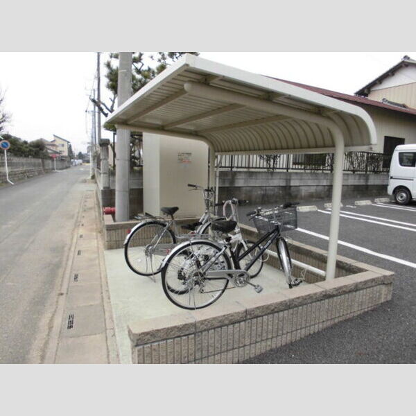 現地周辺 (駐輪場)