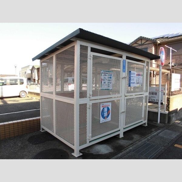現地周辺 (ゴミ集積所)