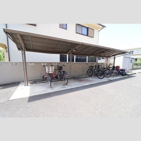 現地周辺 (駐輪場)