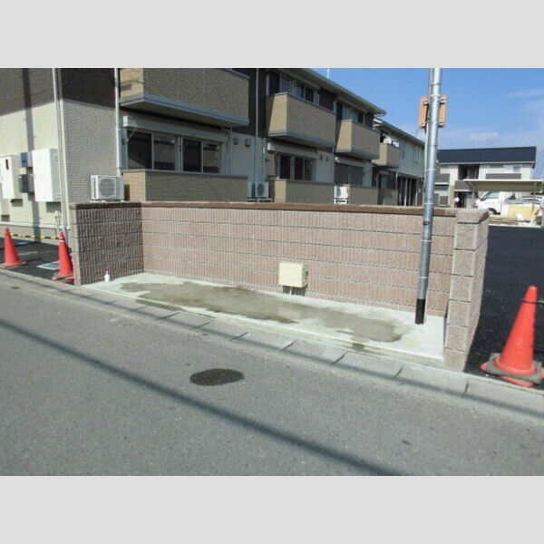 現地周辺 (ゴミ集積所)