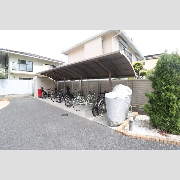 現地周辺 (駐輪場)