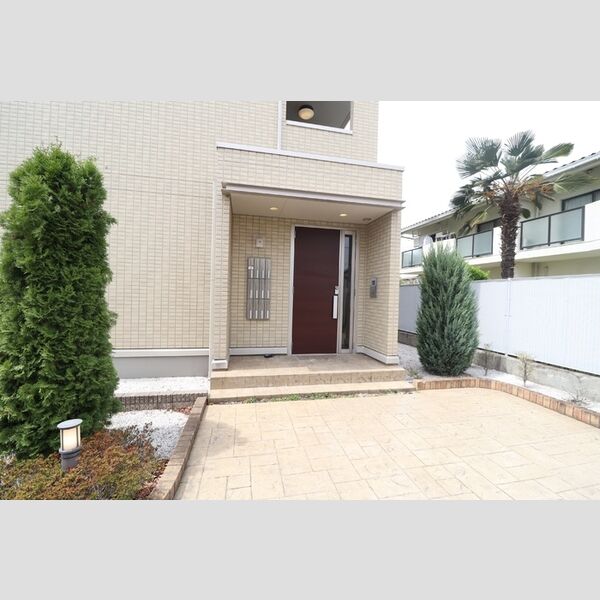 エントランス (エントランス)