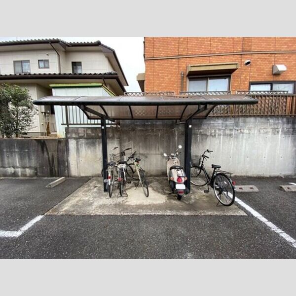 現地周辺 (駐輪場)