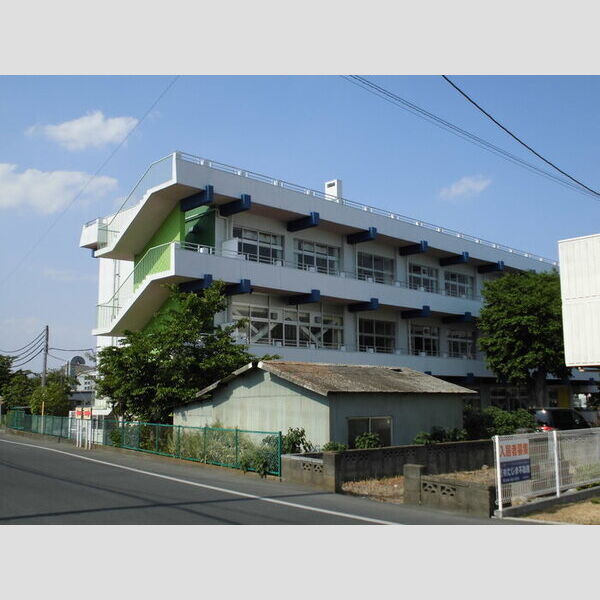 現地周辺 (小学校(50m))