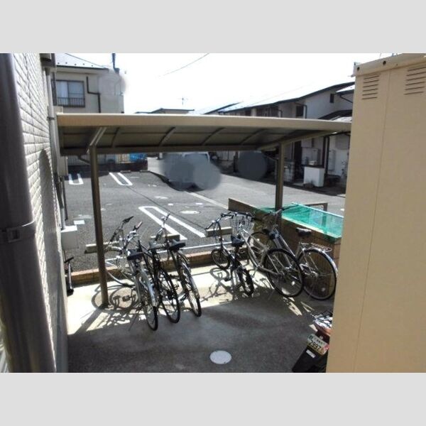 現地周辺 (駐輪場)