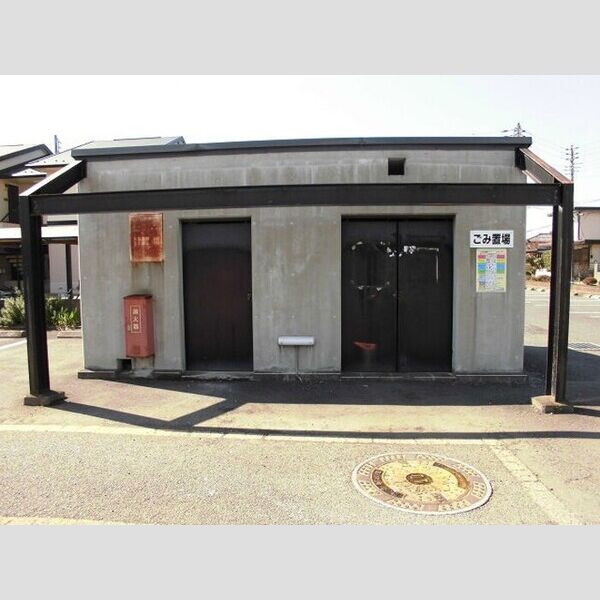 現地周辺 (ゴミ集積場)