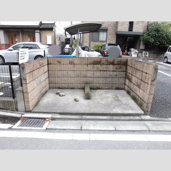 現地周辺 (ゴミ集積場)
