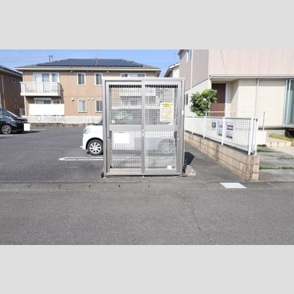 現地周辺 (ゴミ集積場)