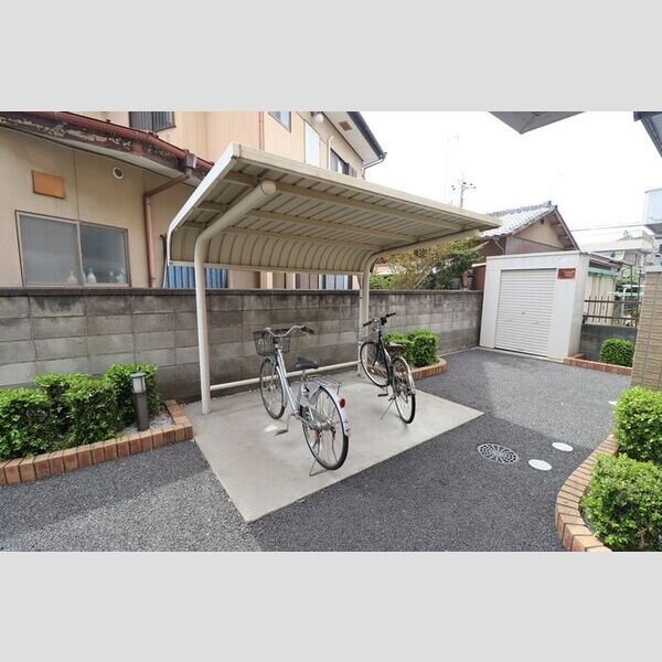 現地周辺 (駐輪場)