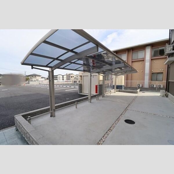 現地周辺 (駐輪場)