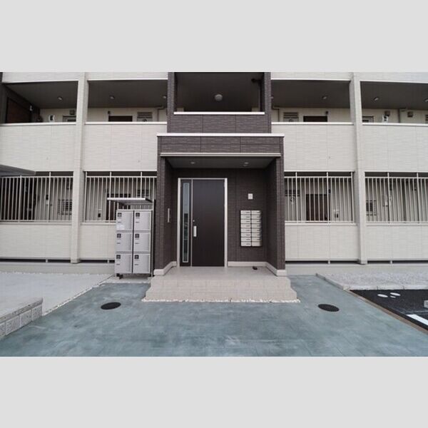 エントランス (エントランス　宅配ボックスあり)