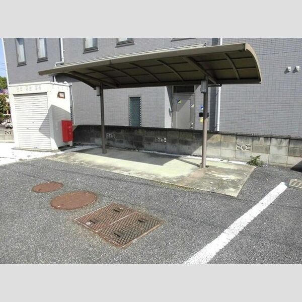 現地周辺 (駐輪場)