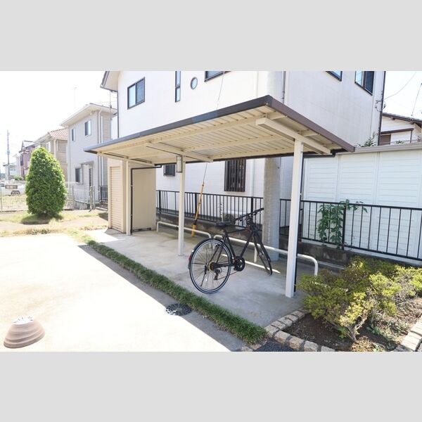 現地周辺 (駐輪場)