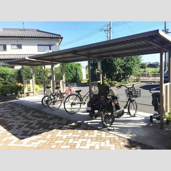 現地周辺 (駐輪場)