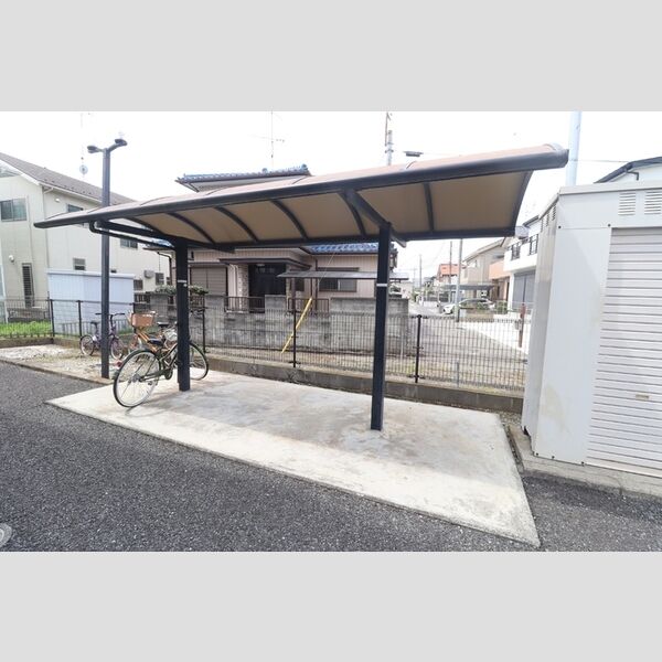 現地周辺 (駐輪場)