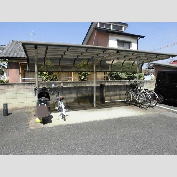 現地周辺 (駐輪場)