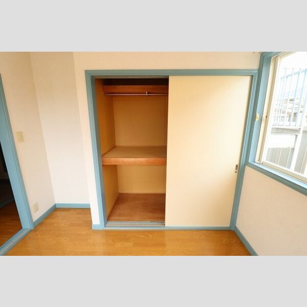 収納 (洋室物入)