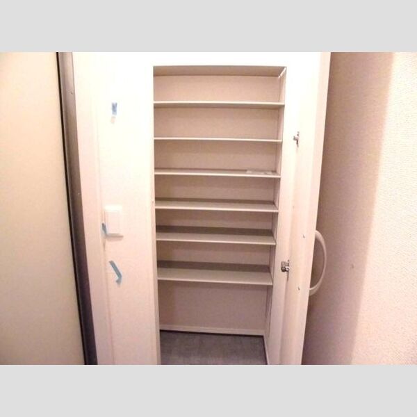 玄関 (シューズクローク)