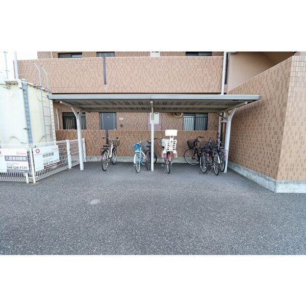その他 (駐輪場)