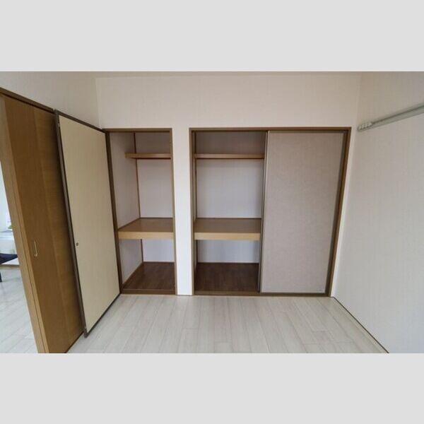 収納 (押入れ(モデル家具設置))