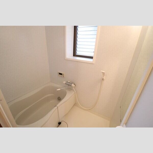 バス (追い焚き機能付きバス(窓付き))