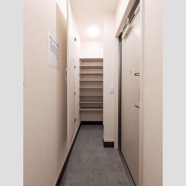 玄関 (シューズクローク)