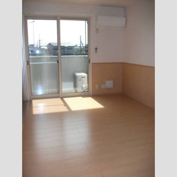 居室・リビング (明るいリビング(エアコンが付帯))