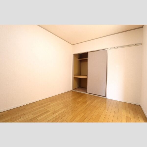 その他 (西側洋室)