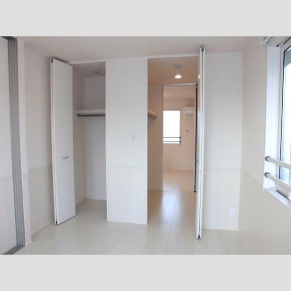 収納 (南側洋室収納)